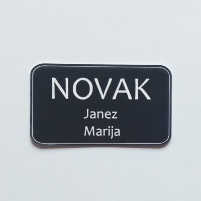 Napis vhodna vrata pravokoten črno_bel